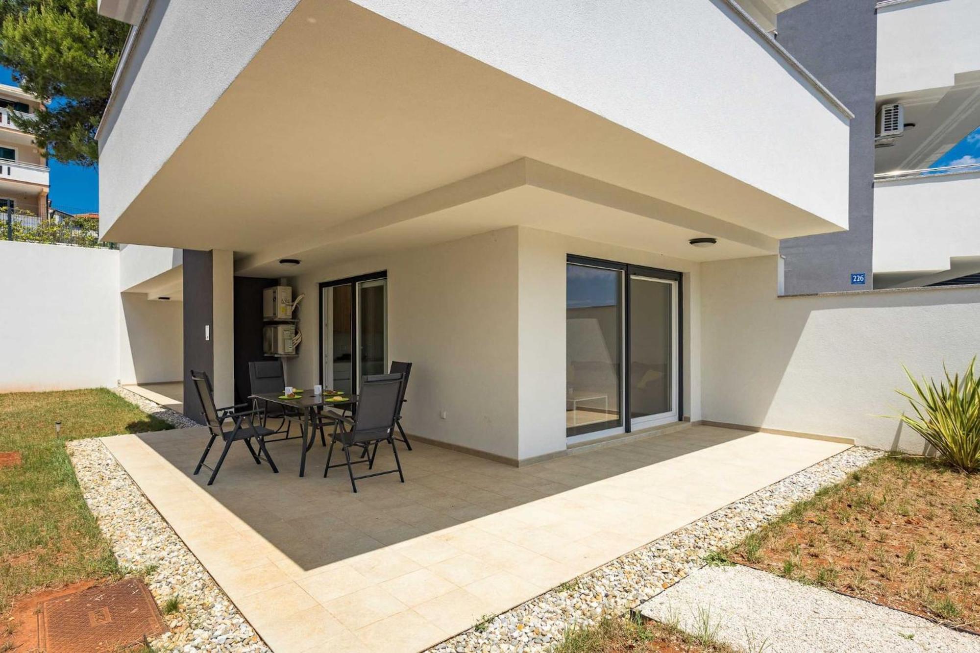 Apartments At Villa Frida Premantura Εξωτερικό φωτογραφία