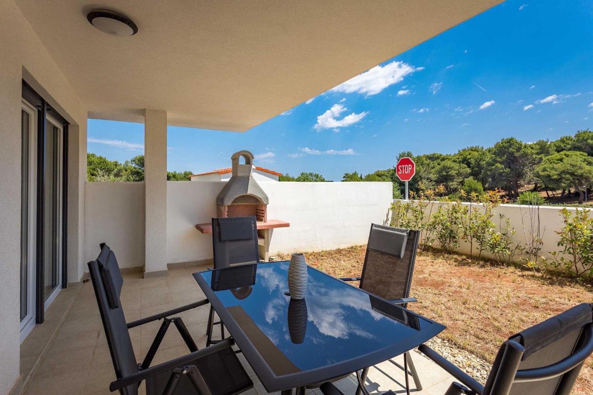 Apartments At Villa Frida Premantura Εξωτερικό φωτογραφία